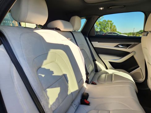 Certified 2025 Jaguar F-PACE R-Dynamic S image 15