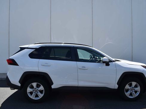 Used 2021 Toyota RAV4 XLE AWD/4WD image 7