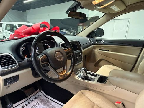 Used 2021 Jeep Grand Cherokee Laredo RWD image 26