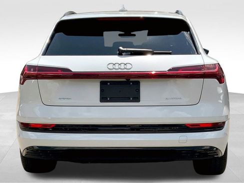 Used 2022 Audi e-tron Premium image 4