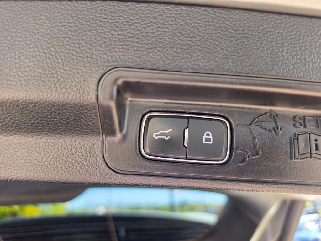 Used 2023 Ford Explorer Limited AWD/4WD image 14