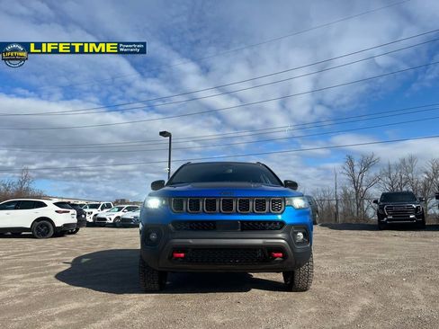 Used 2025 Jeep Compass Trailhawk image 4