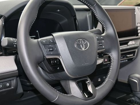 Used 2026 Toyota Camry SE w/ Convenience Package image 14