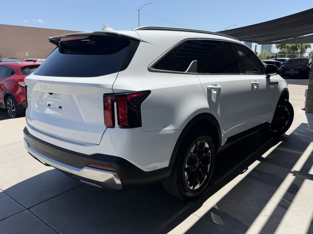 Used 2025 Kia Sorento S w/ Panoramic Sunroof Package FWD image 4