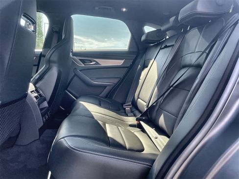 Used 2025 Jaguar F-PACE R-Dynamic S image 15