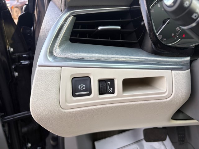 Used 2022 Cadillac XT5 Premium Luxury w/ LPO, Floor Liner Package AWD/4WD image 10