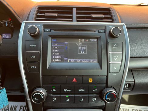 Used 2015 Toyota Camry LE image 23