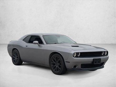 Used 2016 Dodge Challenger SXT Plus image 3