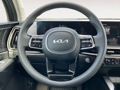 Used 2025 Kia Sorento LX FWD image 14