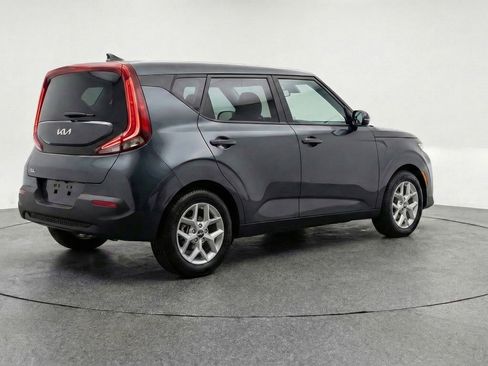 Used 2025 Kia Soul LX w/ LX Technology Package FWD image 9