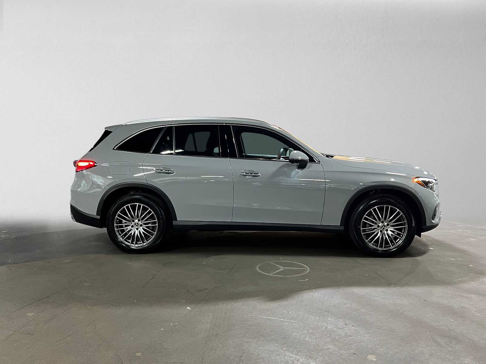 Used 2026 Mercedes-Benz GLC 300 4MATIC image 2