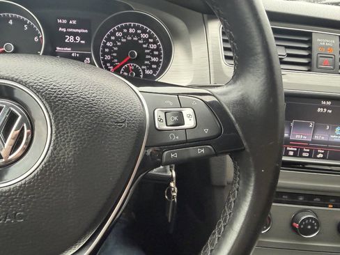 Used 2016 Volkswagen Golf S image 32