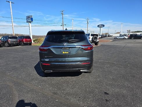Used 2021 Buick Enclave Essence image 8