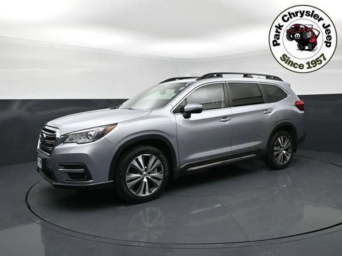 Used 2022 Subaru Ascent Limited w/ Technology Package AWD/4WD image 2