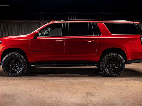 Used 2024 Chevrolet Suburban RST w/ Luxury Package AWD/4WD image 6