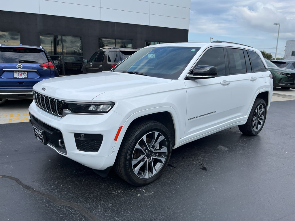Used 2023 Jeep Grand Cherokee Overland RWD image 4