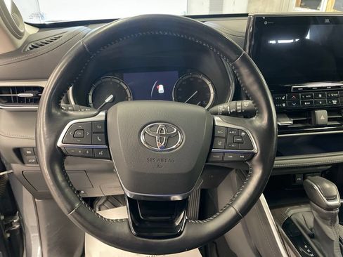 Used 2020 Toyota Highlander Platinum AWD/4WD image 16