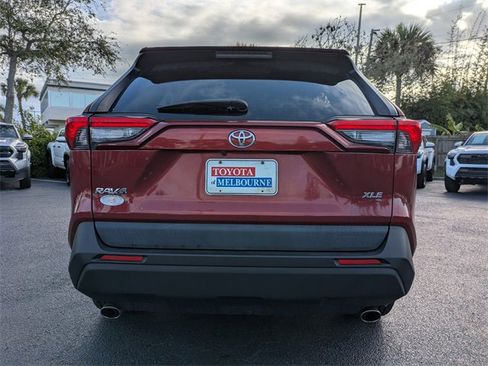 Used 2021 Toyota RAV4 XLE Premium image 5