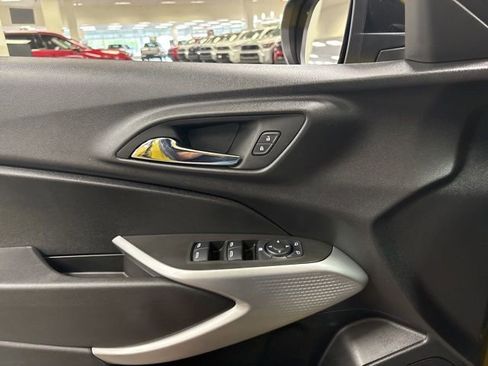 Used 2024 Chevrolet Trax RS w/ Sunroof Package FWD image 28