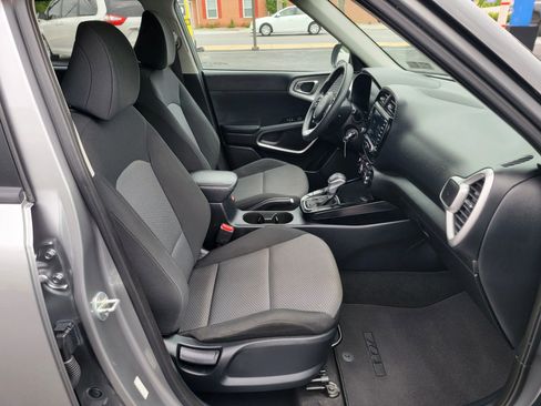 Used 2022 Kia Soul LX w/ Technology Package FWD image 12
