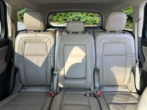 Used 2020 Lincoln Aviator Reserve w/ Elements Package Plus AWD/4WD image 36