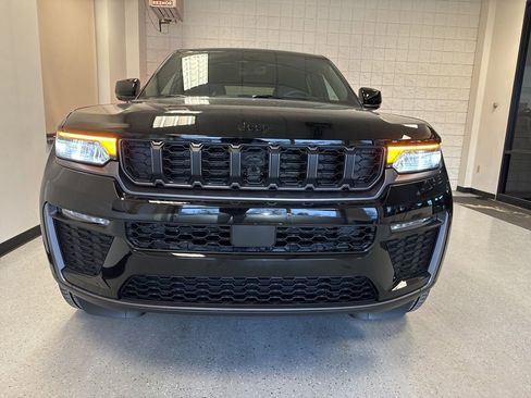 New 2026 Jeep Grand Cherokee Limited AWD/4WD image 11