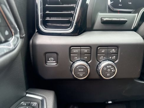 New 2026 GMC Sierra 1500 Denali w/ Technology Package AWD/4WD image 18
