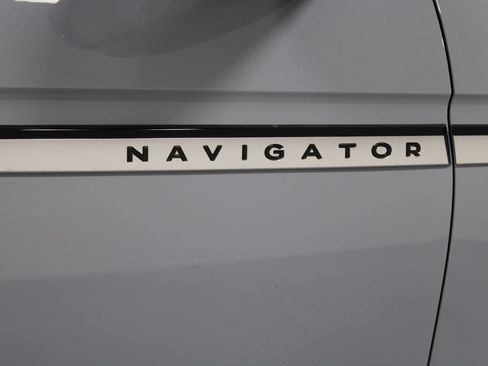New 2026 Lincoln Navigator Reserve AWD/4WD image 12