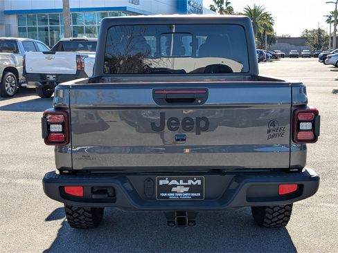 Used 2024 Jeep Gladiator Sport image 4