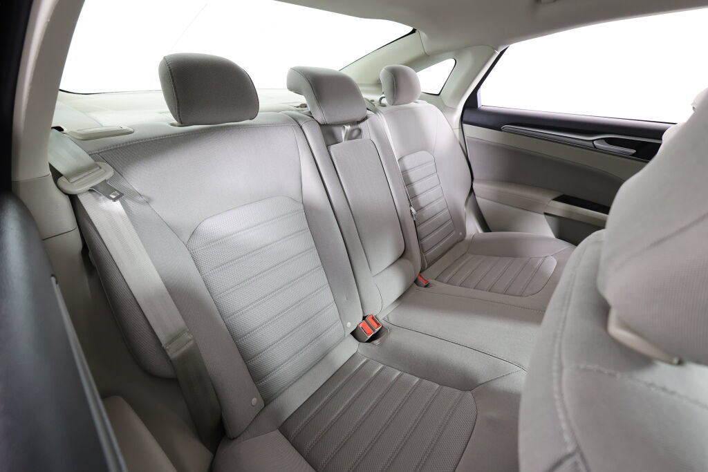 Used 2019 Ford Fusion SE FWD image 20