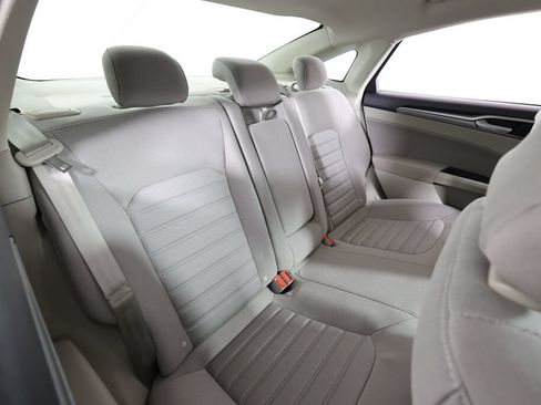 Used 2019 Ford Fusion SE FWD image 20
