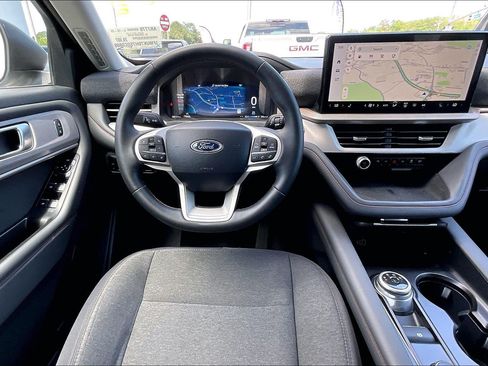 Certified 2025 Ford Explorer Active RWD image 5