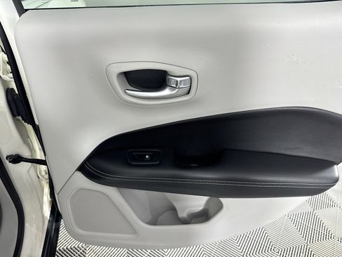 Used 2017 Jeep Compass Latitude w/ Popular Equipment Group image 27