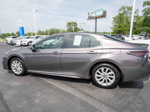 Used 2024 Toyota Camry SE FWD image 4