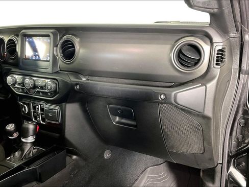 Used 2023 Jeep Gladiator Sport AWD/4WD image 19
