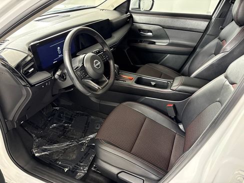 Certified 2025 Nissan Kicks SR FWD image 26