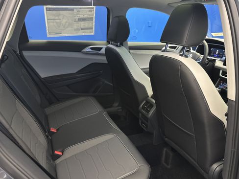 New 2026 Volkswagen Taos SE image 25