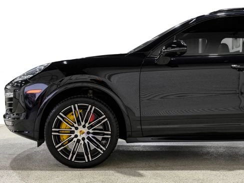 Used 2016 Porsche Cayenne Turbo S image 9