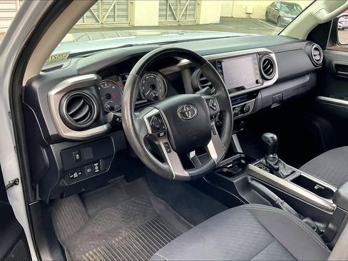 Used 2021 Toyota Tacoma SR5 w/ Trail Edition image 16