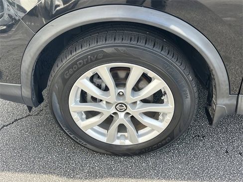 Used 2020 Nissan Rogue Sport SV image 30