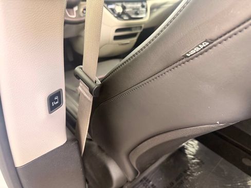Used 2023 Chrysler Pacifica Touring-L FWD image 21