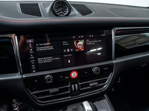 New 2026 Porsche Macan AWD/4WD image 17