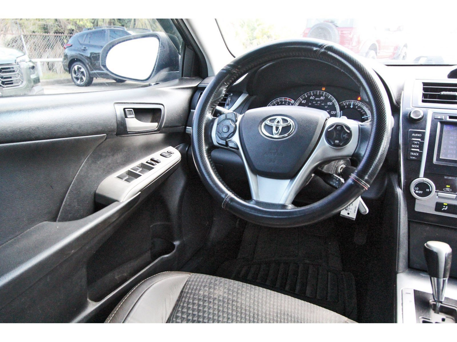 Used 2014 Toyota Camry SE FWD image 8