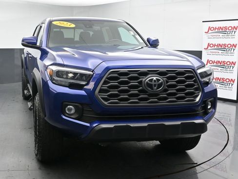 Used 2023 Toyota Tacoma TRD Off-Road w/ Technology Package AWD/4WD image 3