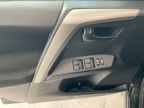 Used 2017 Toyota RAV4 LE AWD/4WD image 13