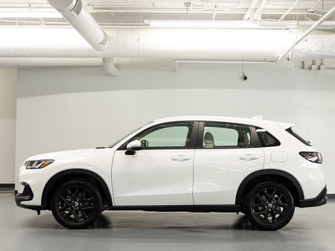 Used 2025 Honda HR-V LX image 2