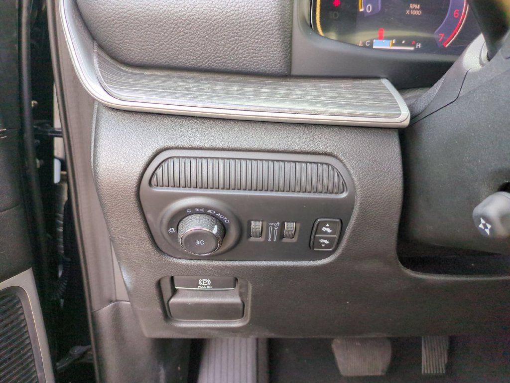 Used 2024 Jeep Wagoneer L Series II w/ Flexible Seating Group AWD/4WD image 17
