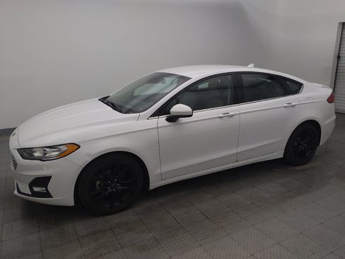 Used 2019 Ford Fusion SE w/ Equipment Group 151A FWD image 2