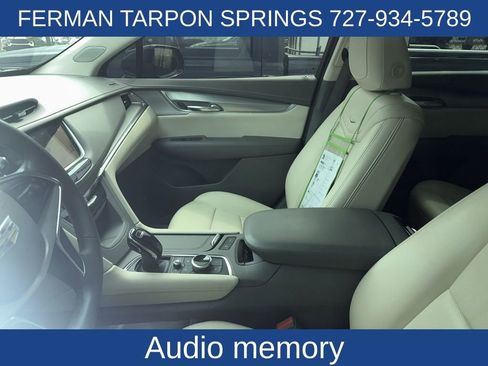 Used 2021 Cadillac XT5 Premium Luxury image 11