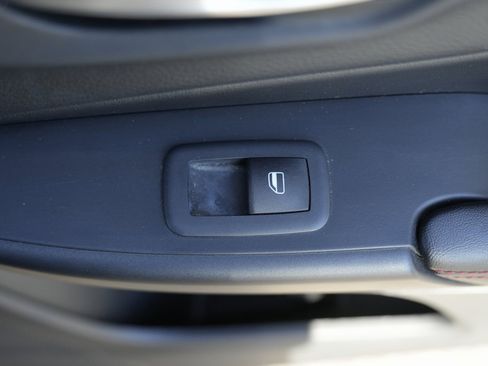 Used 2019 Jeep Cherokee Trailhawk w/ Cold Weather Group image 38